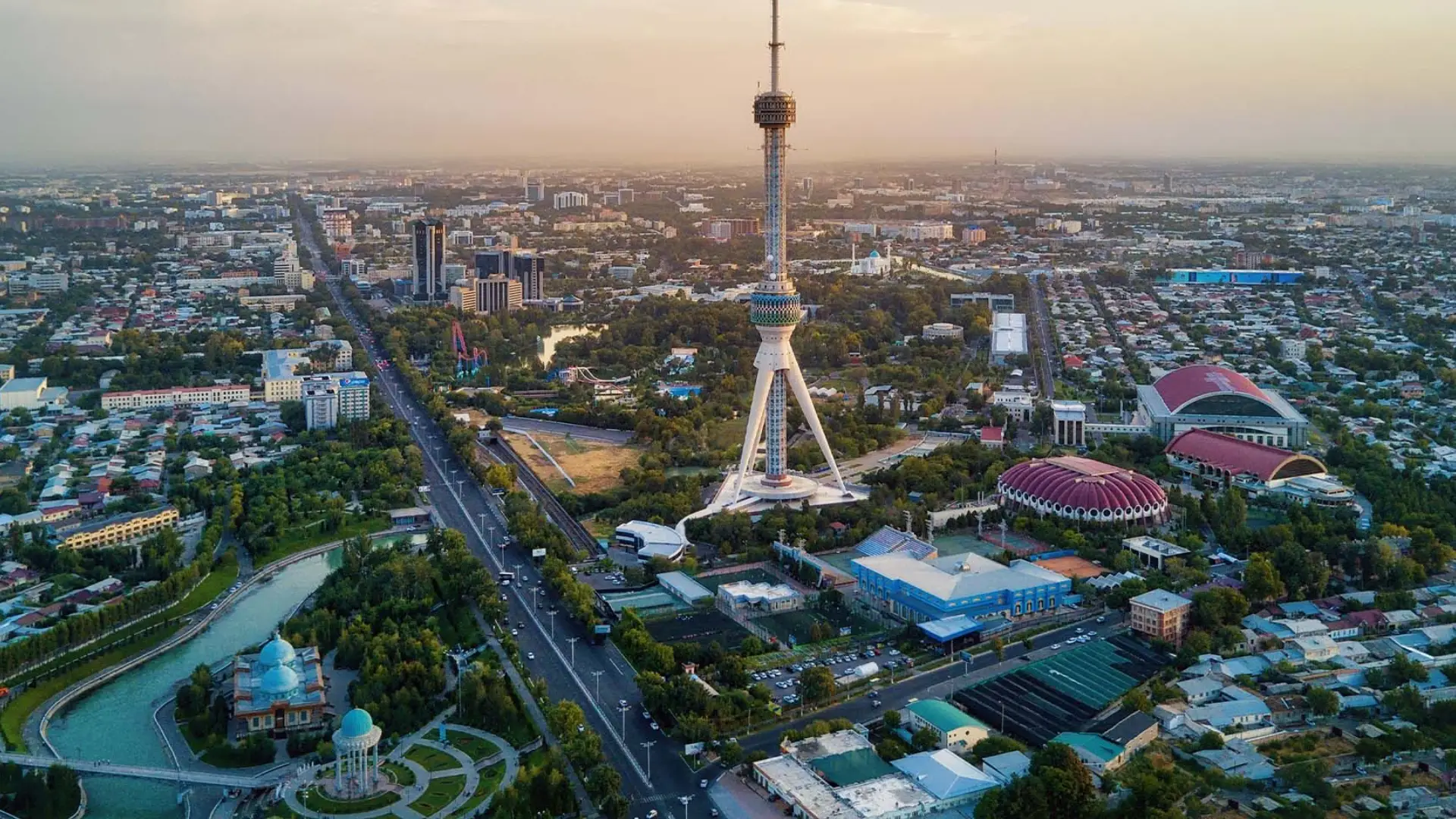 Toshkent panoramasi: teleminora va shahar markazi